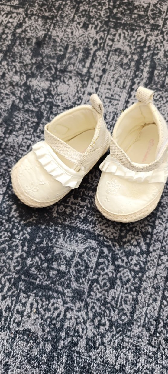 Beyaz Nakışlı Fırfırlı İlk Adım Ayakkabısı - Görsel 5