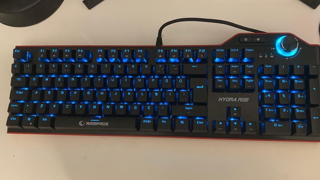 Çok Renkli Aydınlatmalı Oyuncu Klavyesi - Görsel 4