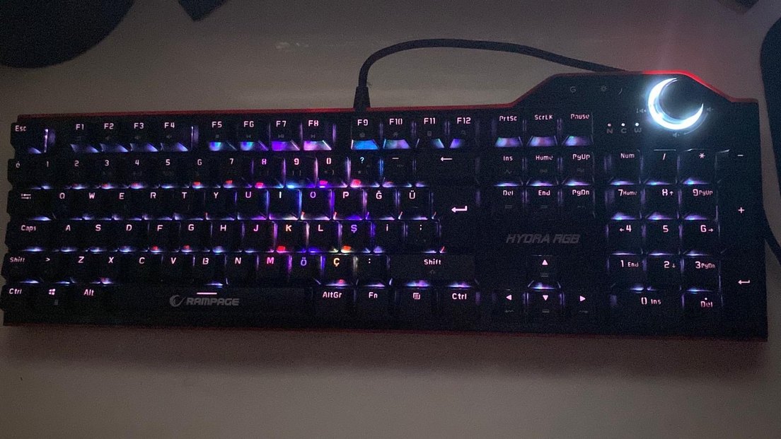 Çok Renkli Aydınlatmalı Oyuncu Klavyesi - Görsel 2