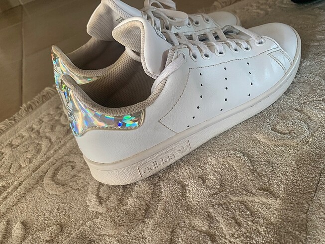 38,5 Beden beyaz Renk Adidas stansmith gri hologramlı