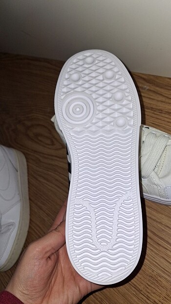37 Beden beyaz Renk Adidas sıfır orjinal