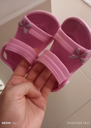 21 Beden Pembe Tokalı Kız Çocuk Terliği