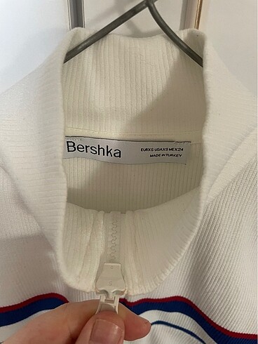 xs Beden beyaz Renk Bershka crop hırka