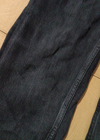 Siyah Kemerli Rahat Kesim Erken Denim Pantolon - Görsel 3