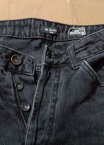 Siyah Kemerli Rahat Kesim Erken Denim Pantolon - Görsel 4