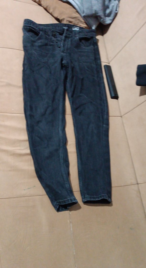 Siyah Kemerli Rahat Kesim Erken Denim Pantolon - Görsel 2