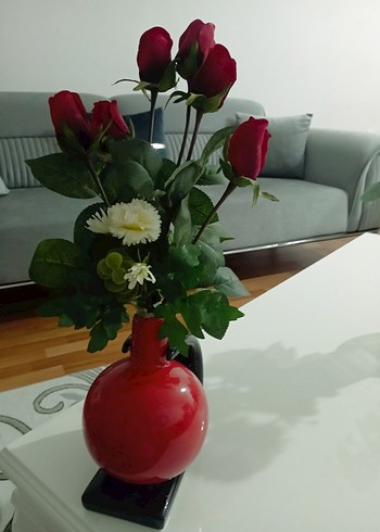 Kırmızı Vazo İçinde Yapay Gül Buketi - Görsel 10