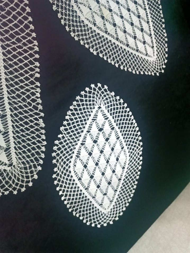 El Yapımı Örgü Dantel Masa Örtüsü - Görsel 2