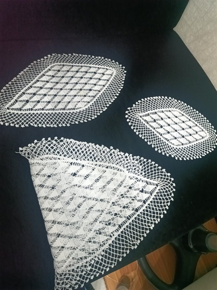 El Yapımı Örgü Dantel Masa Örtüsü - Görsel 3