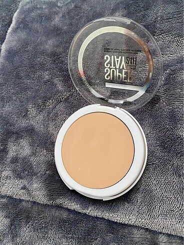 Beden Maybelline 24H Hybrid Pudra-Fondoten