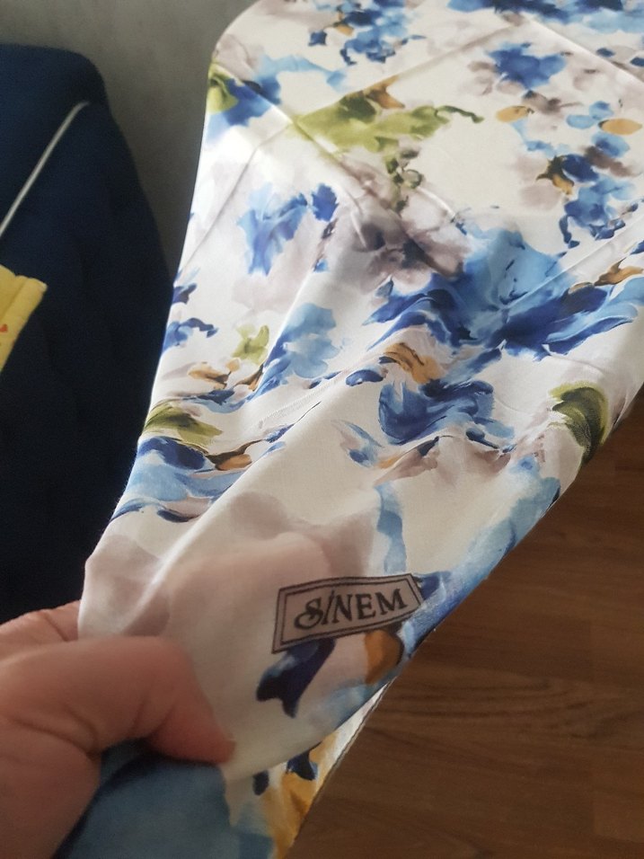 Mavi Çiçek Desenli Kadın baş örtüsü - Görsel 2