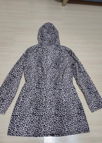 Leopar Desenli yağmurluk.. - Görsel 2