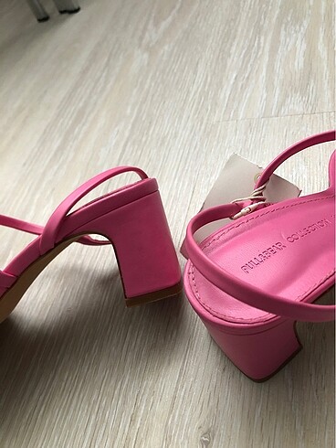 35 Beden PULL&BEAR topuklu sandalet