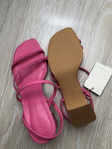 35 Beden pembe Renk PULL&BEAR topuklu sandalet