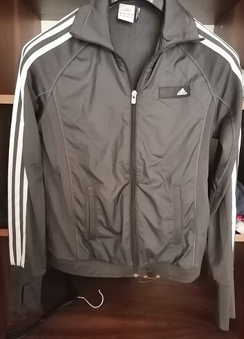 Adidas üst