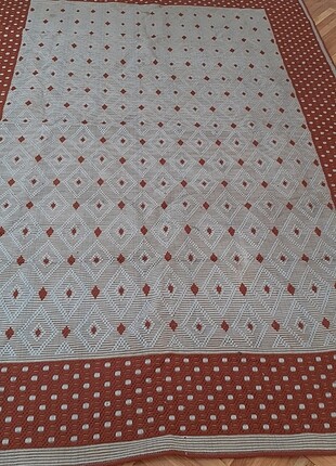 Büyük piknikte evde kullanabilir temiz kilim