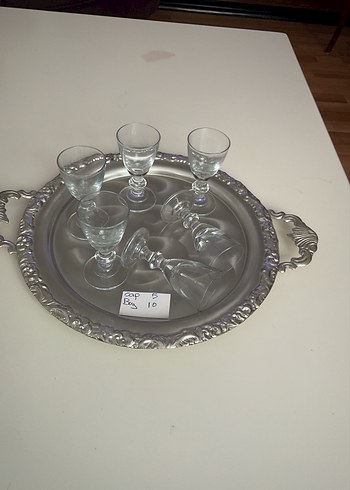 Beden beyaz Renk Gümüş Tepside 6 Adet Küçük Cam Bardak resimde gördüğünüz hepsi