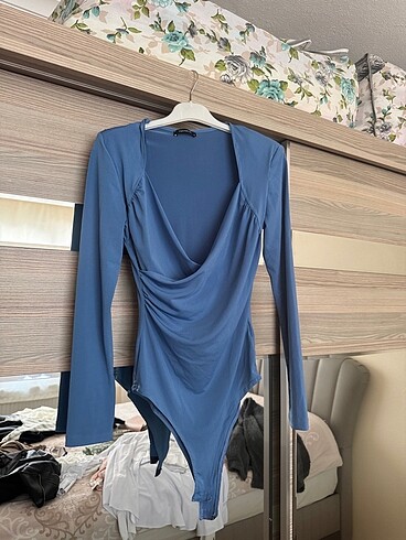 Mavi v yaka bodysuıt