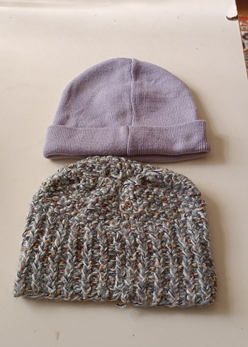 Gri Örgü  ve mor Kadın Bereleri 2 tane biri el örgüsü - Görsel 4