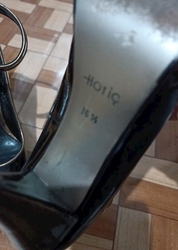 Siyah Parlak düz  Desen Tokalı Stiletto ayakkabı 36.5 - Görsel 6