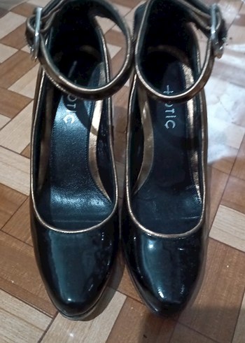 Siyah Parlak düz  Desen Tokalı Stiletto ayakkabı 36.5 - Görsel 8