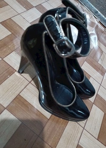 Siyah Parlak düz  Desen Tokalı Stiletto ayakkabı 36.5 - Görsel 2