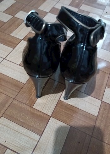 Siyah Parlak düz  Desen Tokalı Stiletto ayakkabı 36.5 - Görsel 3