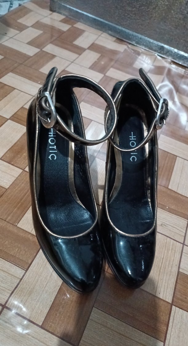 Siyah Parlak düz  Desen Tokalı Stiletto ayakkabı 36.5 - Görsel 5