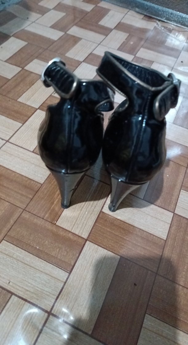 Siyah Parlak düz  Desen Tokalı Stiletto ayakkabı 36.5 - Görsel 3