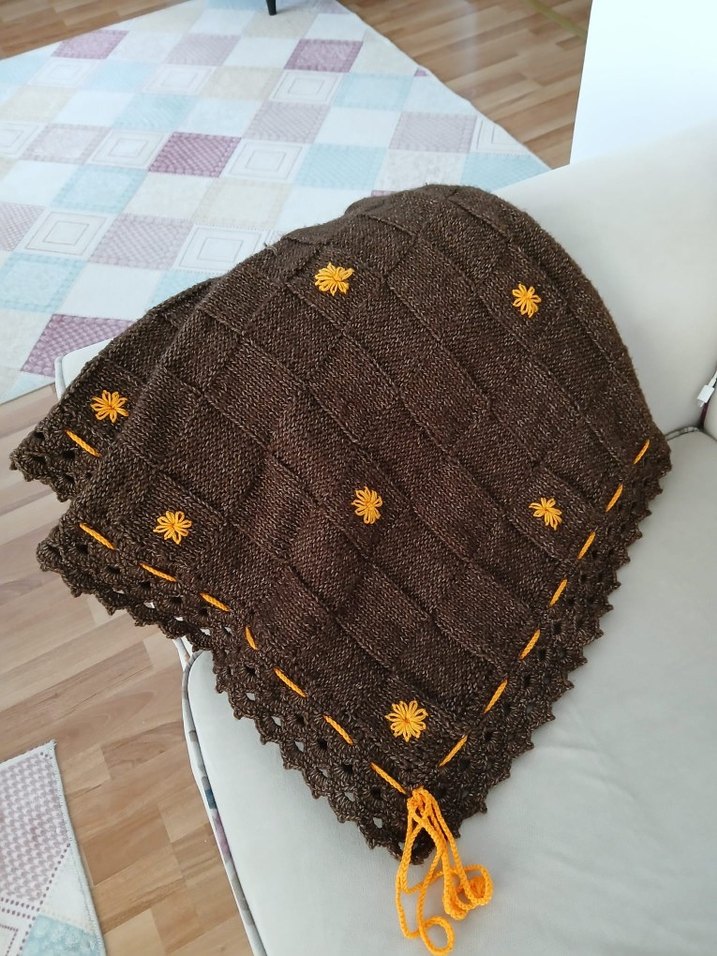 Koyu Kahverengi Nakışlı Çocuk Battaniyesi - Görsel 2