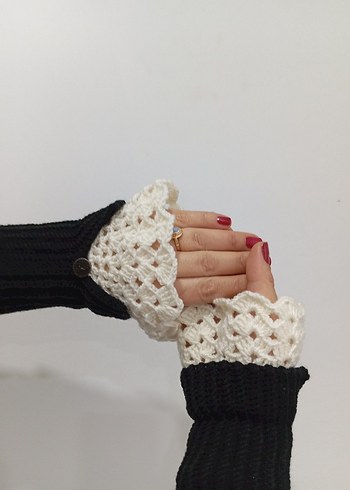 Dantel Detaylı Siyah Beyaz Örgü Eldiven - Görsel 2