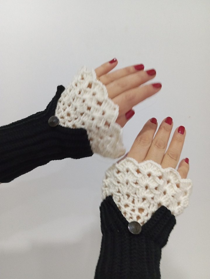 Dantel Detaylı Siyah Beyaz Örgü Eldiven - Görsel 5