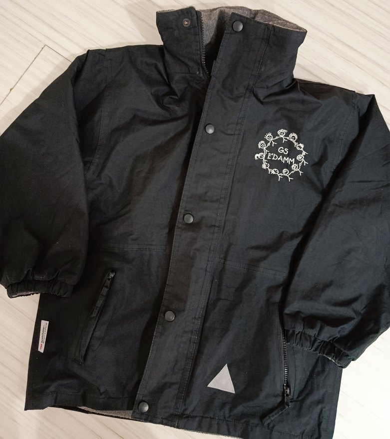 Siyah Kapüşonlu Erkek Çocuk Yağmurluk - Görsel 2