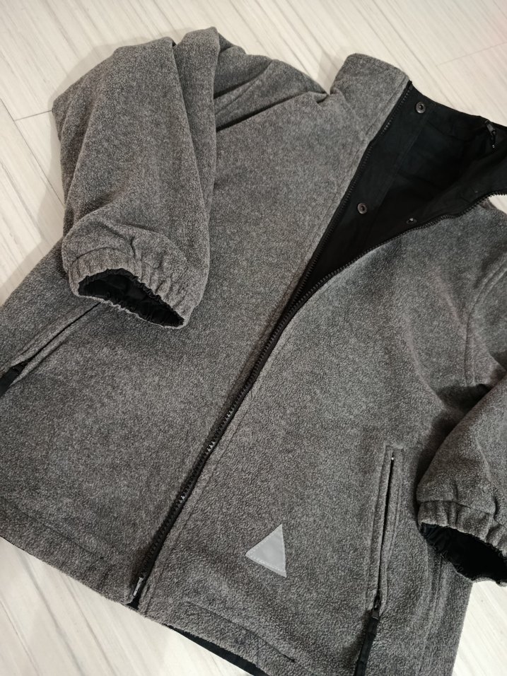 Siyah Kapüşonlu Erkek Çocuk Yağmurluk - Görsel 5