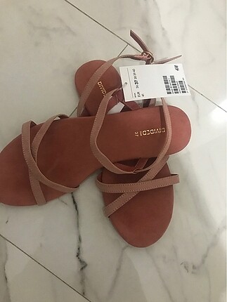 H&M etiketli 37 numara sandalet