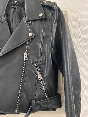 s Beden Pull& bear Kısa deri ceket kemerli