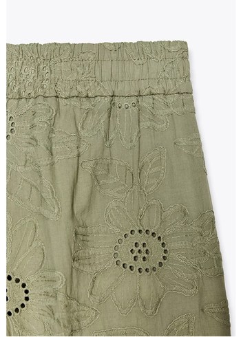 xs Beden Zara fisto işlemeli düz kesim pantolon