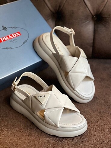 37 Beden Prada