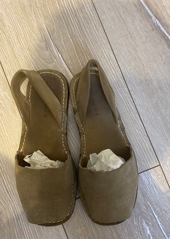 Bej Süet Dolgu Topuklu Kadın Sandalet
