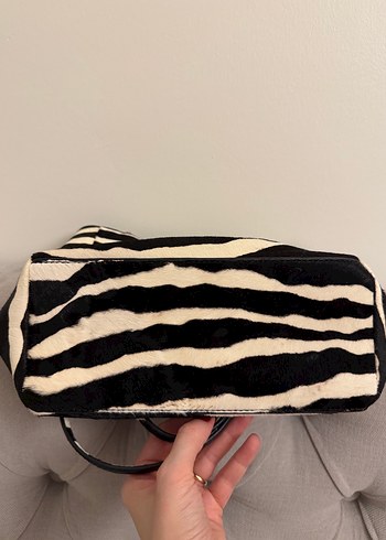 Kürk Detaylı Zebra Desenli Kadın Deri Çanta - Görsel 3