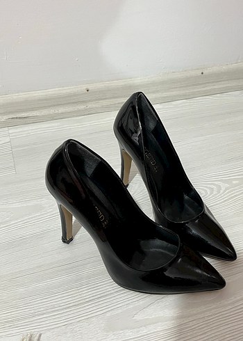 Siyah Parlak Stiletto Kadın Topuklu Ayakkabı - Görsel 6