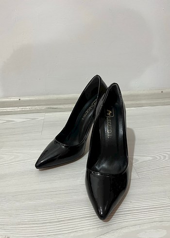 Siyah Parlak Stiletto Kadın Topuklu Ayakkabı - Görsel 4