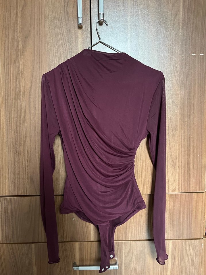 STRADİVARİUS ETİKETLİ SIFIR Bordo Drapeli Uzun Kollu Kadın Bluz - Görsel 3