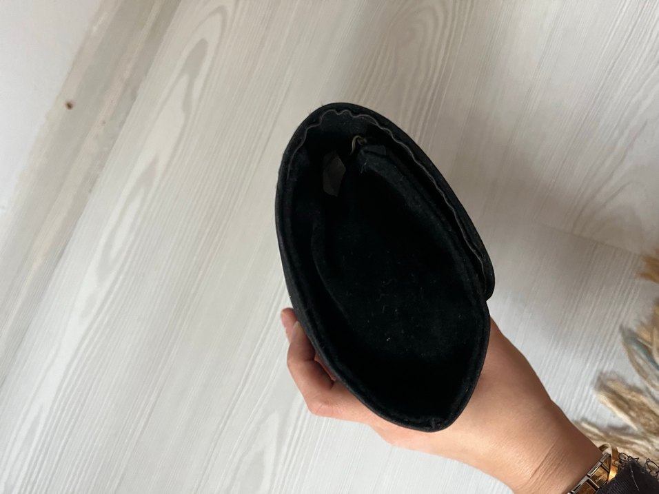 Siyah Süet Kadın Portföy Çanta abiyelerle de çok uyumludur - Görsel 2