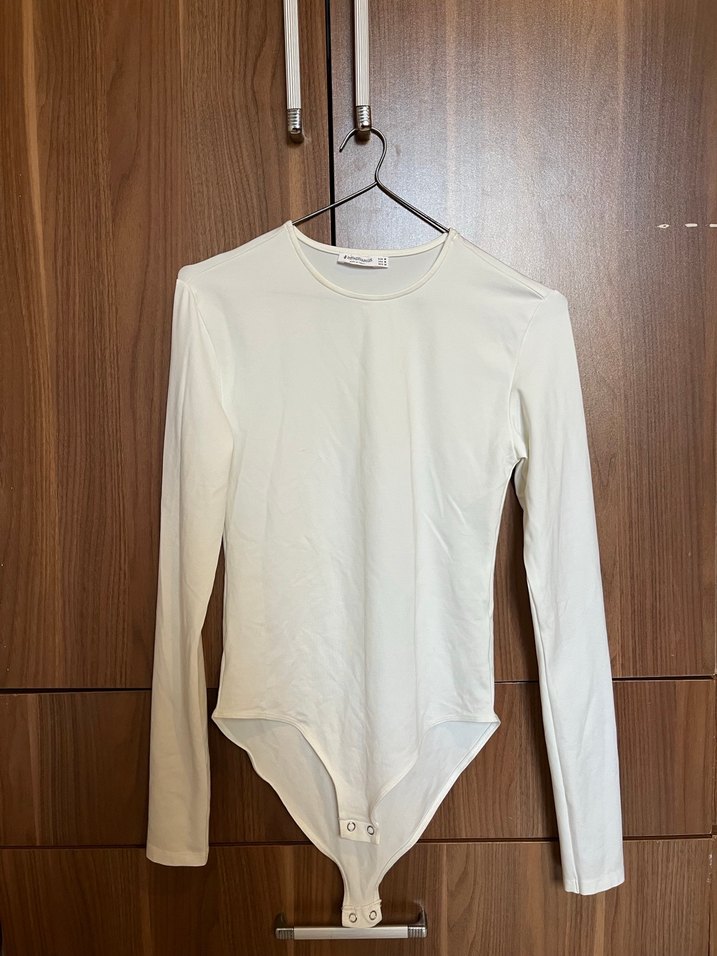 Stradivarius Beyaz uzun Kollu çıtçıtlı body - Görsel 2