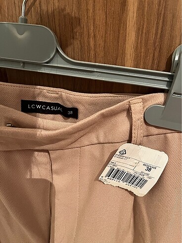 LC Waikiki LC WAKİKİ ETİKETLİ KUMAŞ PANTOLON