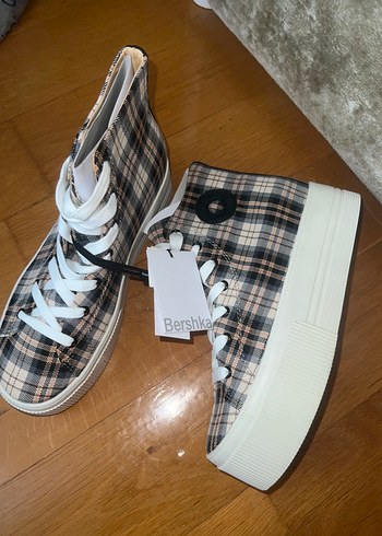 Bershka Ekose Desenli Dolgu Topuklu Kadın Spor Ayakkabı