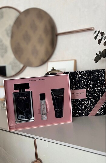 Narciso Rodriguez set