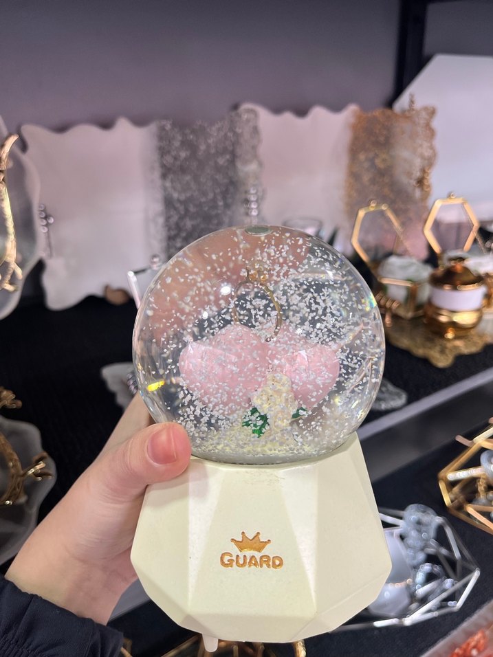 Pembe Kalpli Dekoratif Kar Küresi - Görsel 2