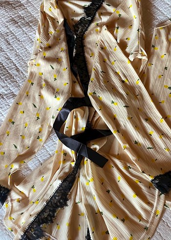 Sarı Limon Desenli Sabahlıklı Pijama Takımk